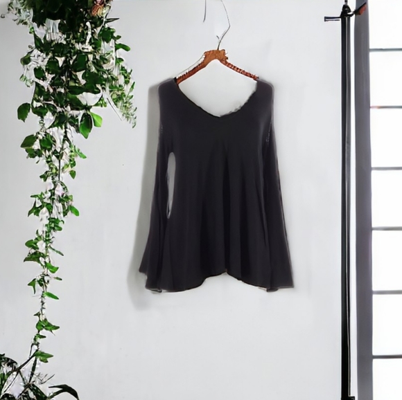 🦇🍂 NWT ! Batwings BLOOMS IN The City Black Belle Sleeve w/ Cold Shoulders - Picture 3 of 9